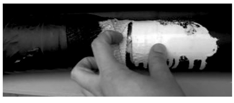 圖4 中間電纜頭處裂口 圖4 中間電纜頭處裂口